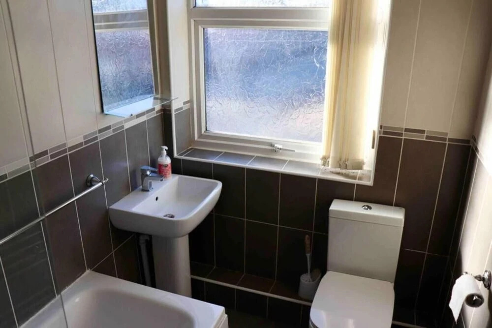 Cheerful 2 bedroom residential home