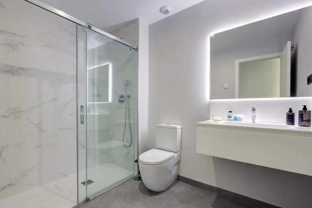Brand New, Elegant Three Bed Apartment