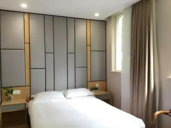 Shanghai Huating Hotel (Chonggu Zhaochong Highway Branch)