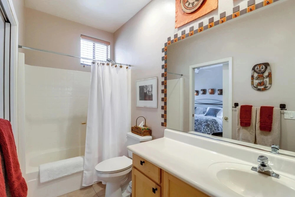 Golf, Hike & Unwind: Oro Valley Townhome w/ Patio