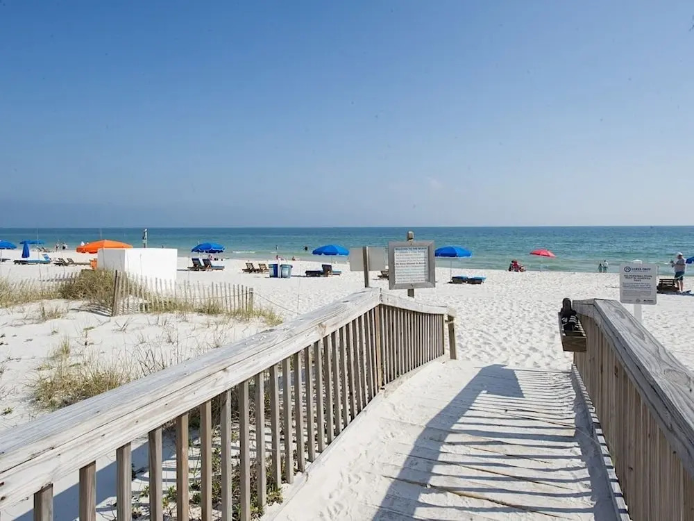 949 West Beach Condo - 2 Br condo by RedAwning
