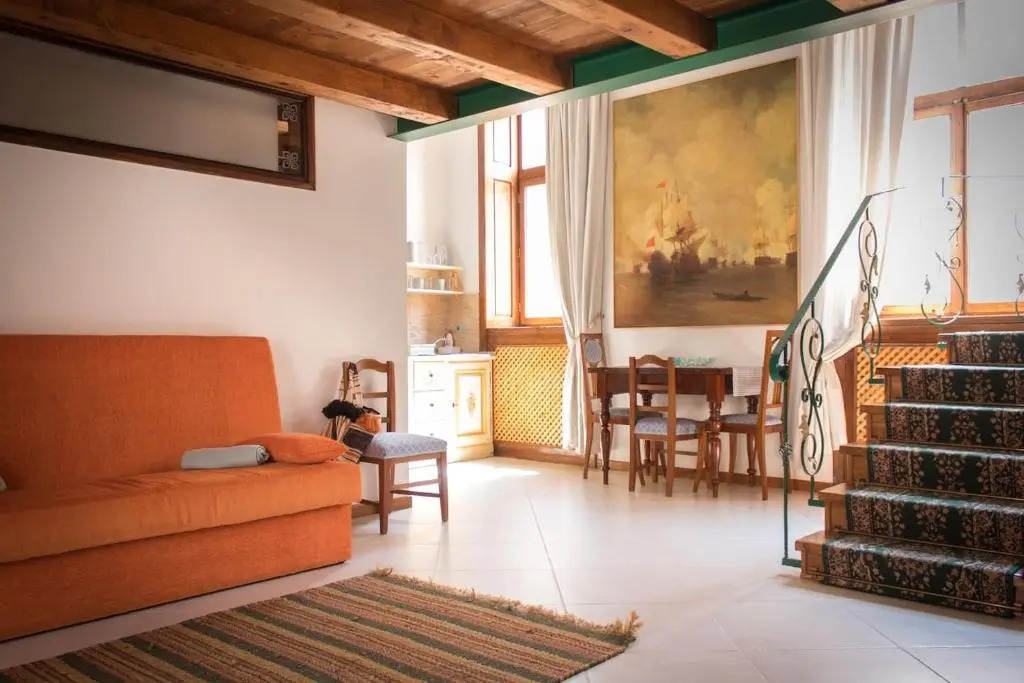 5 Comfortable apartment near old town center
