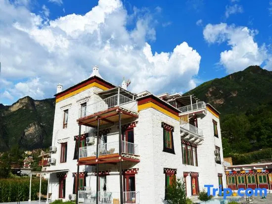 Danba Blue Bird Homestay