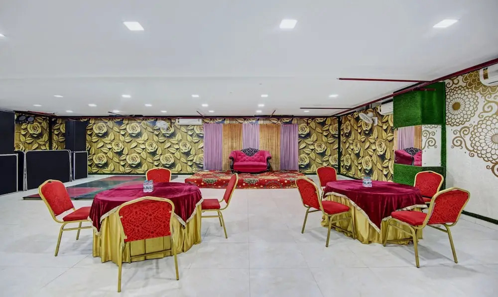 OYO Townhouse 80033 Noida Grand