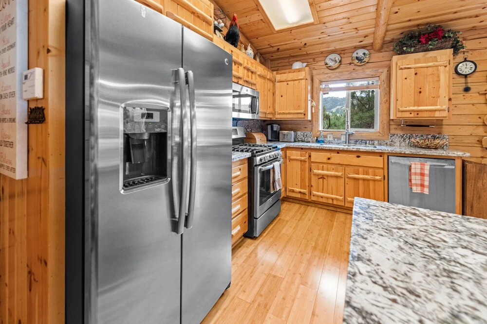 Moon Bear Lodge - Gorgeous Natural Wood Finishes At This Quality Home With Foosball! 3 Bedroom Cabin