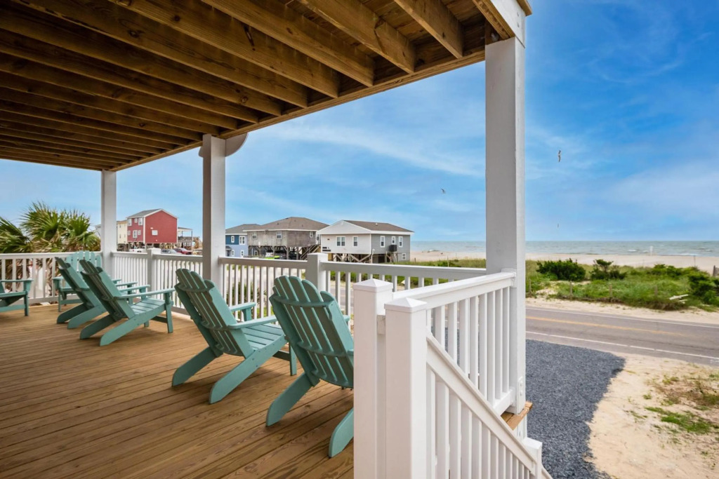 Southern Seabreeze by Oak Island Accommodations