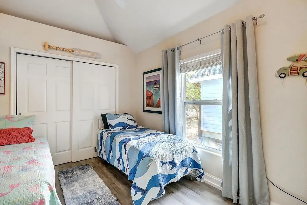 Heron Hideaway 2 Bedroom Cottage by RedAwning
