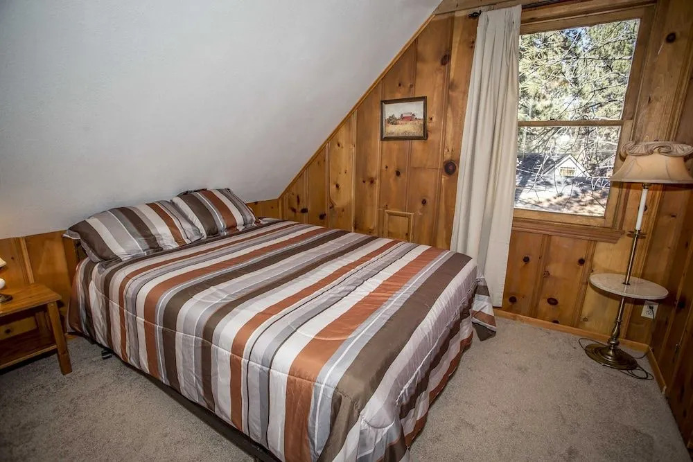Mountain Air - 3 Br home by RedAwning
