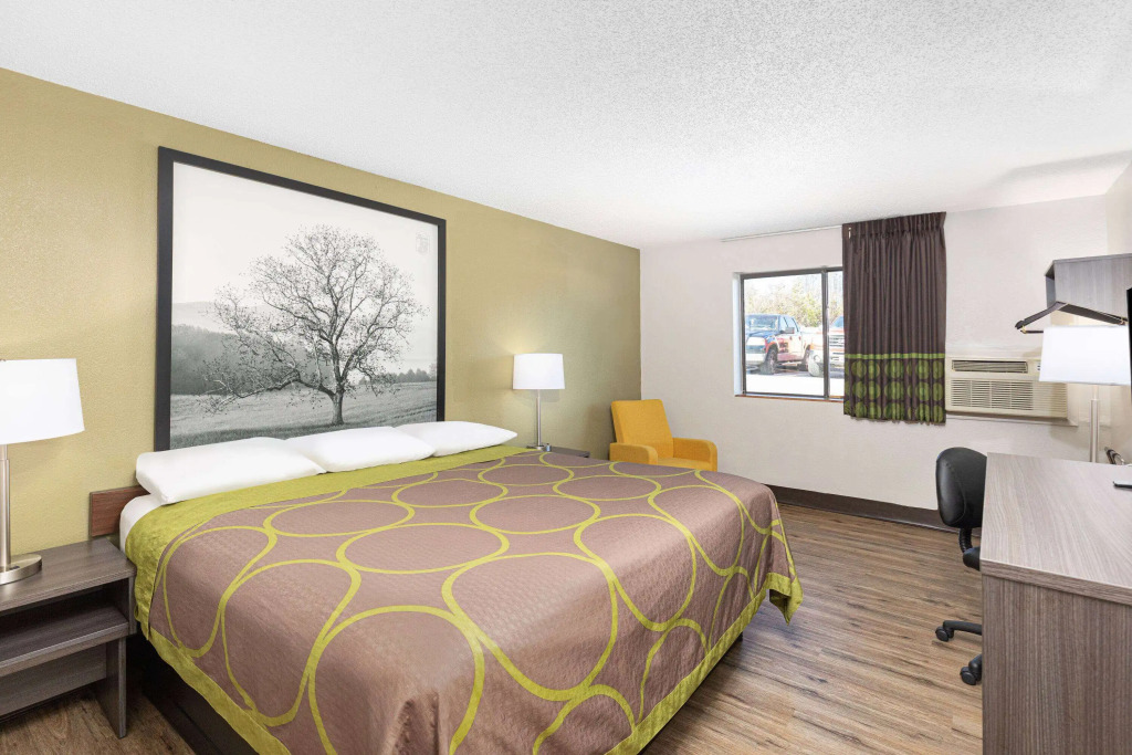 Super 8 by Wyndham Johnson City