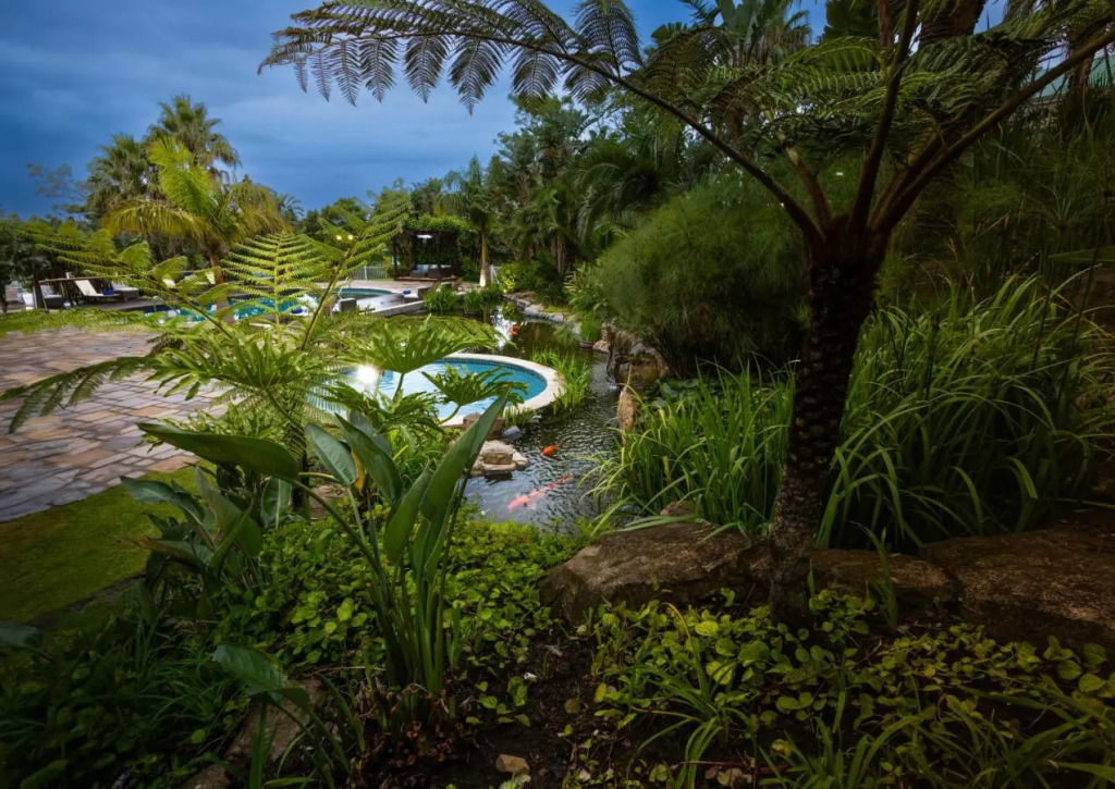 Hemingways Hotel