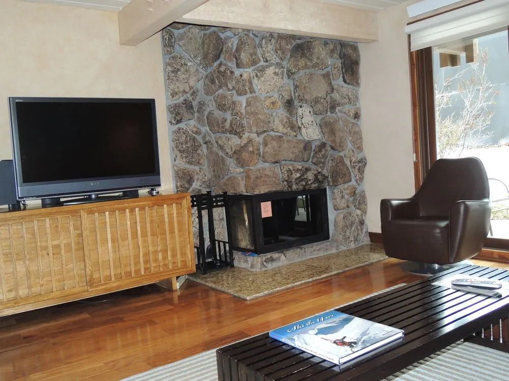 Lift One Condominiums - 1, 2, 3 Bedroom Units Adjacent To Downtown Aspen