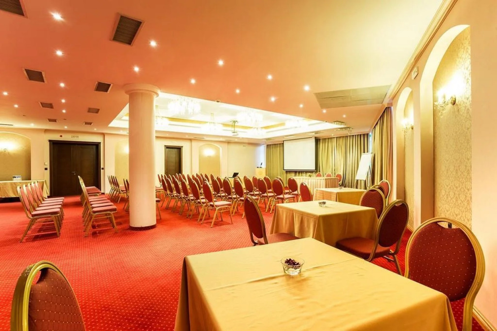 Romance Hotel and Family Suites