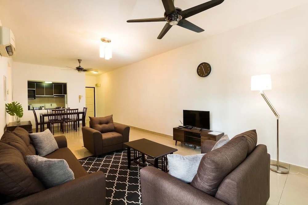 Chic Family Home Near Mont Kiara