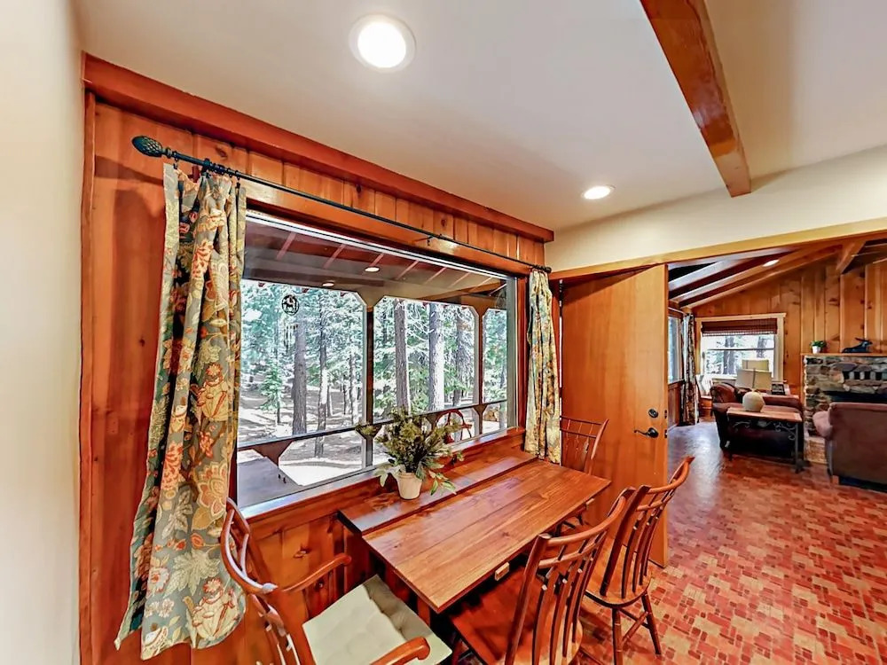 68 Alpine Home 4 Bedrooms 2 Bathrooms Home