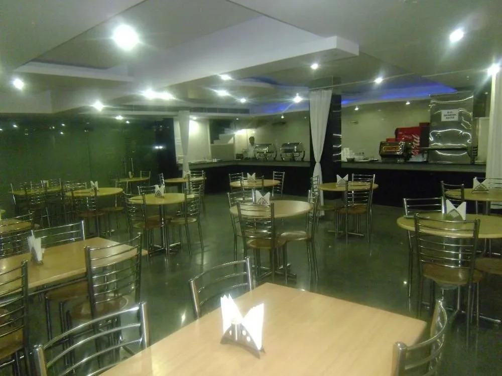 Hotel Breeze Inn