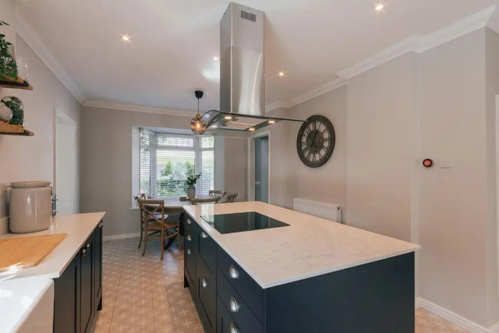 Stunning 4 bed with hot tub - walking distance to Cromer beach and town