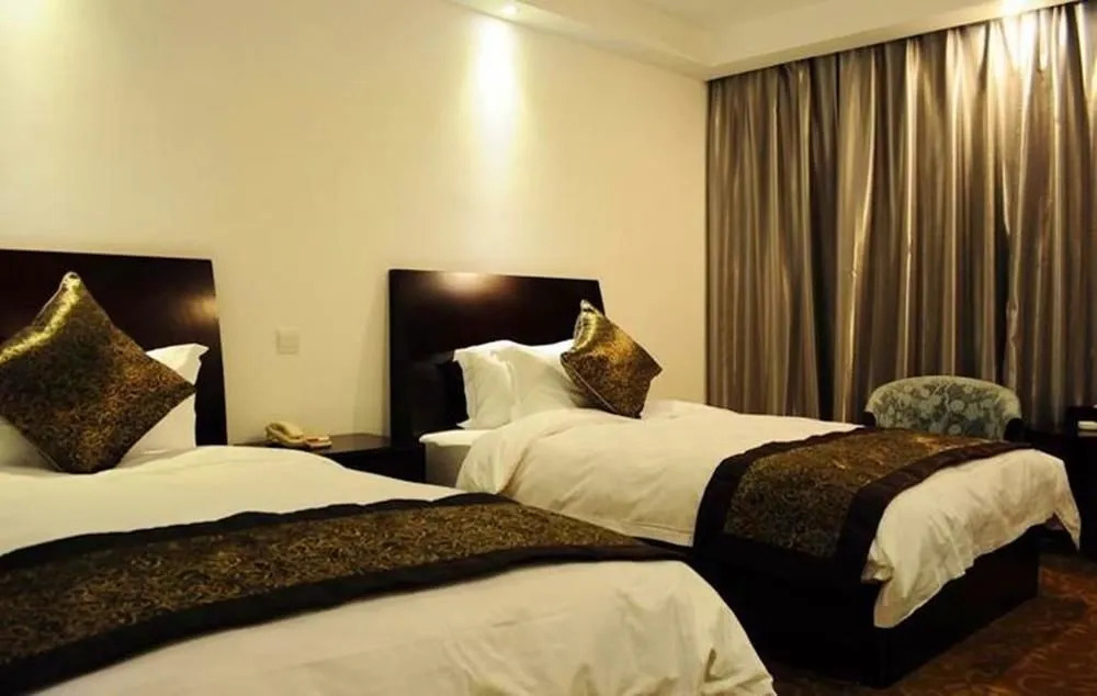 Baicaoyuan Hotel(南京百草园宾馆（草场门南艺二师地铁站店）)