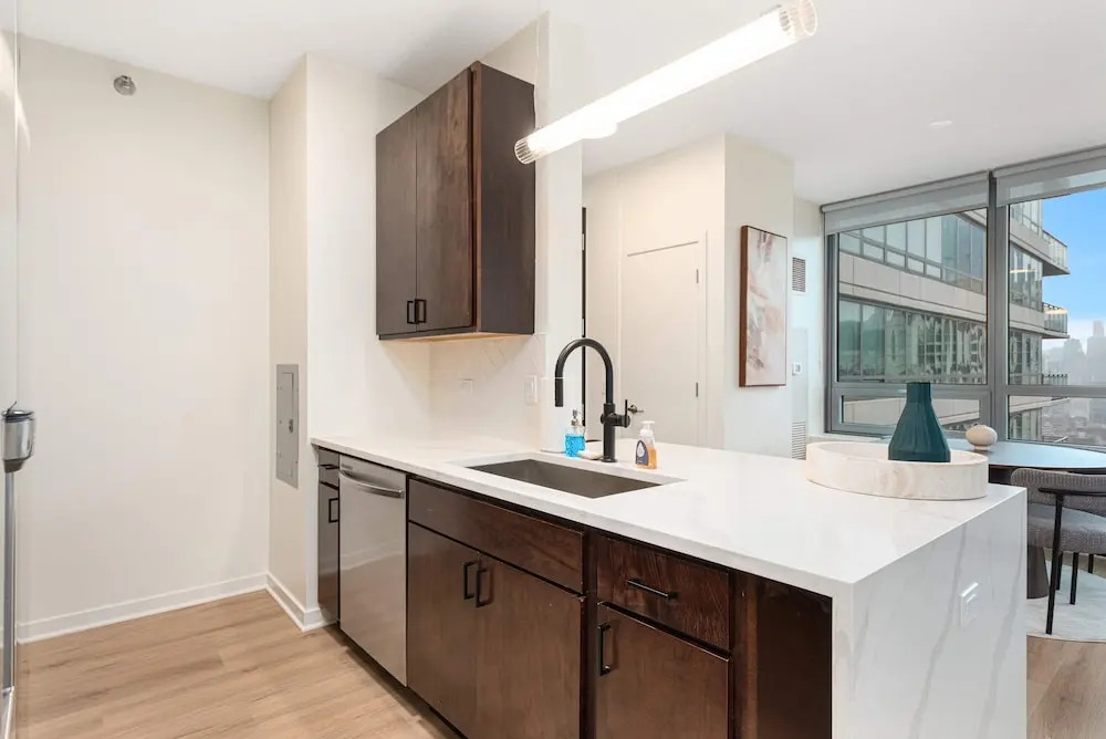 Brand-new 3BR City Views Prime West Loop Spot