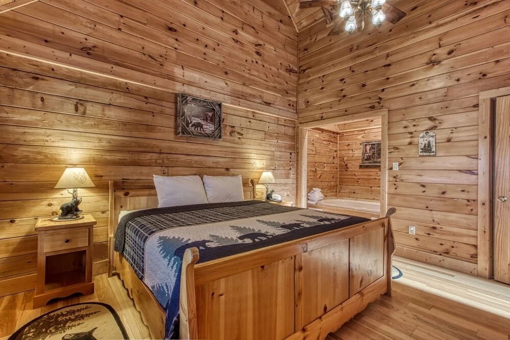 ER240 - Smoky Safari Great Location - Close To Town! 2 Bedroom Cabin by RedAwning