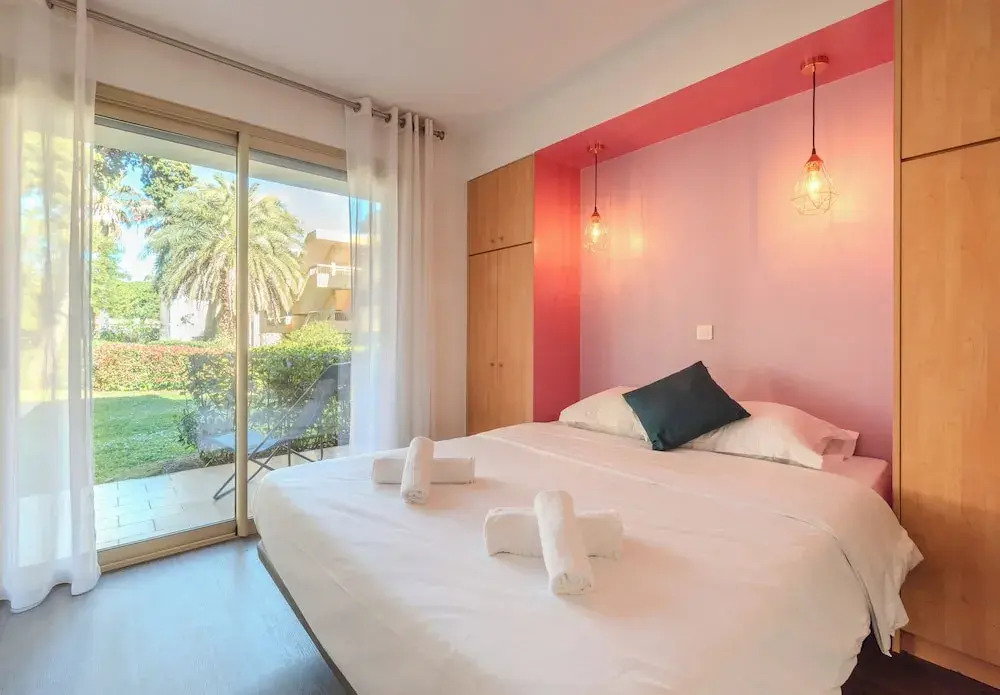Les 15 Pins & La Mer -  Riviera Escape Apartments with Pool & Garden