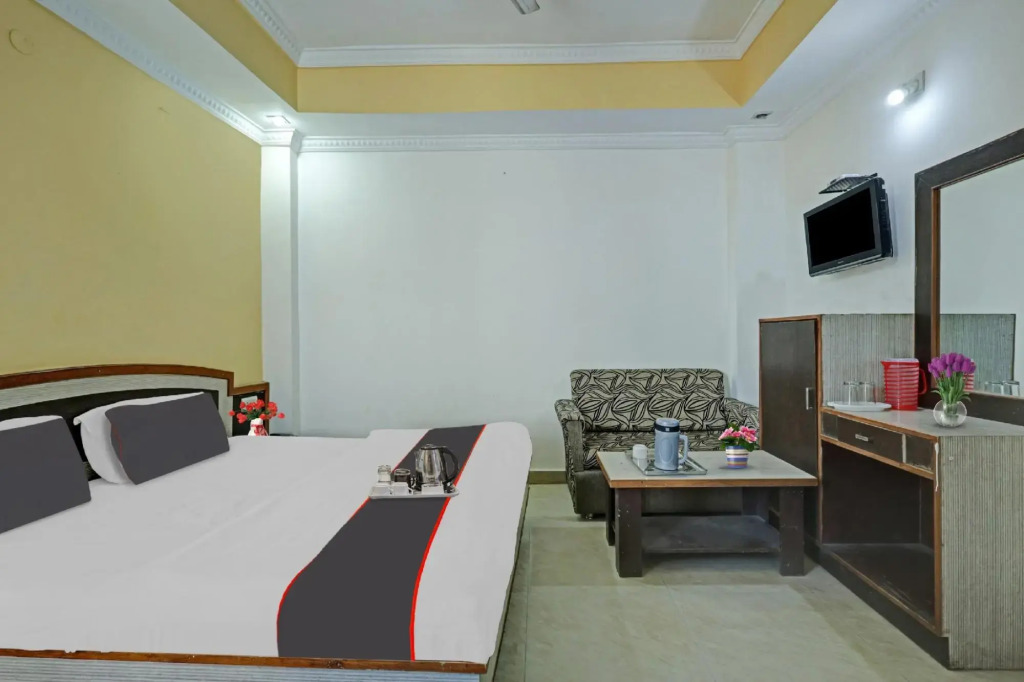 spot on 89476 Hotel Shalimar Lodge