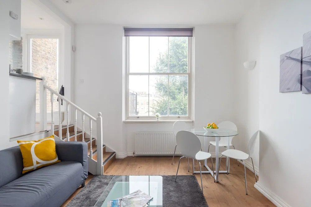 Bright 2BR Flat With Terrace Near Earls Court st