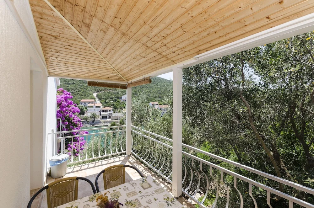 Apartments Dinko