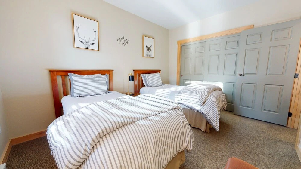 Sunstone 214 Updated Ski-In Ski-Out Condo with Great Complex Amenities by RedAwning