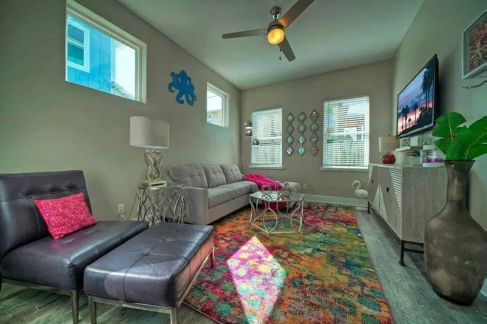 Private Pool, Covered Patio 4 Blocks to Beach Bourbon Breeze by Avantstay