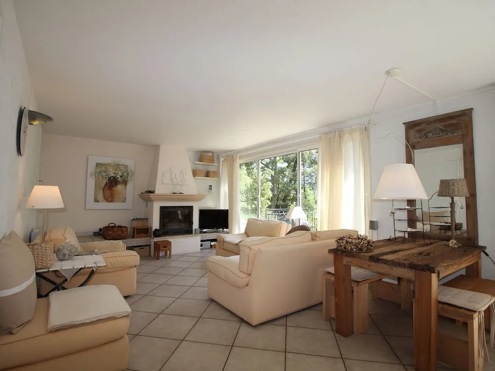 Charming holiday home, on a secured private domain with large swimming pool