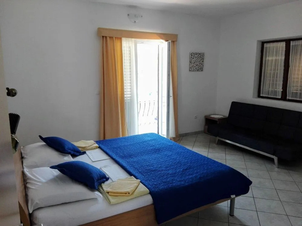 Apartments Dora Vrboska island Hvar