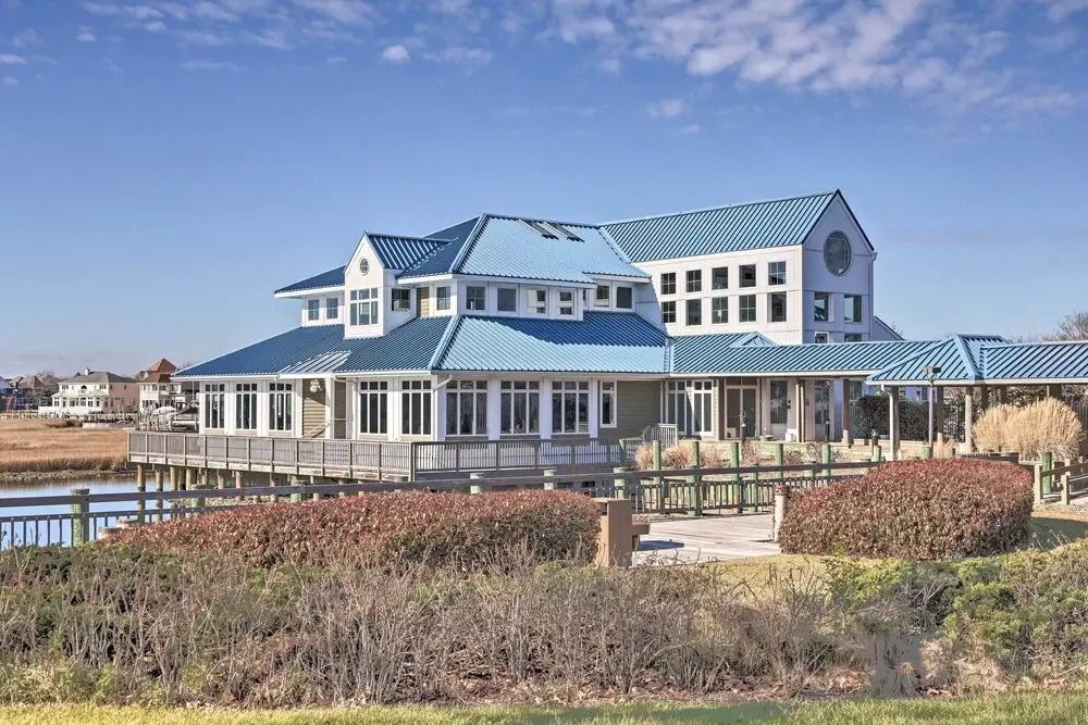 Canal Views & Community Pool: Ocean City Condo
