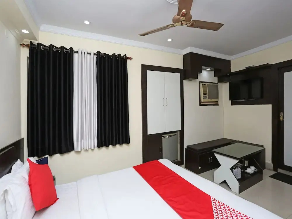 OYO 5249 Hotel Heera International