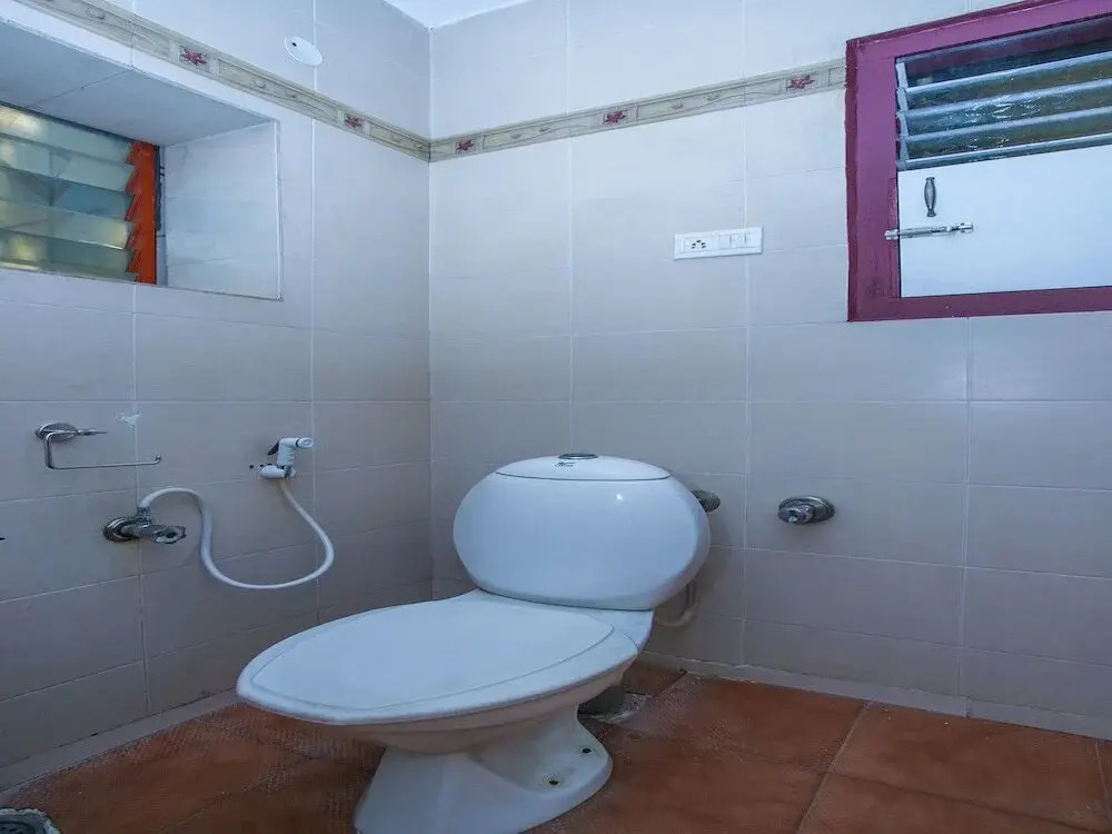 New Aishwarya Comforts By OYO Rooms