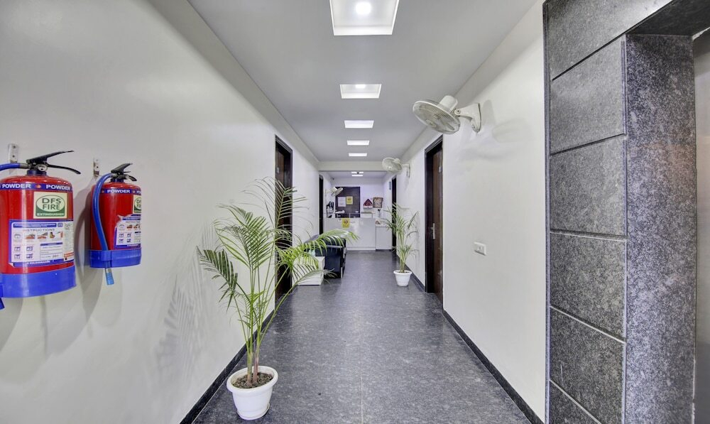 YOYO ROOMS NEAR SECTOR 16 METRO Noida