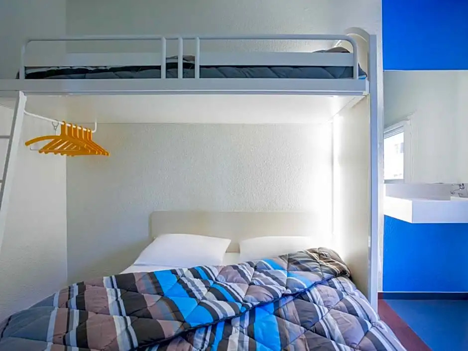 MELINESS Hotel