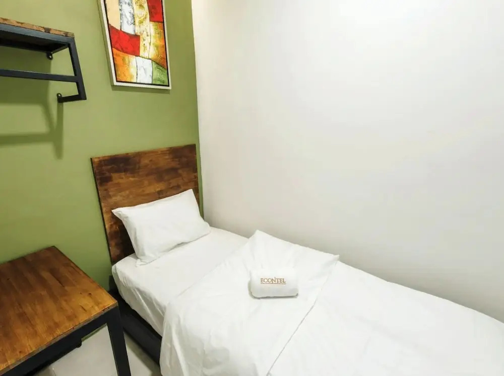 Econtel Queensbay