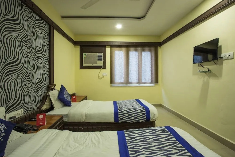 OYO 5738 Hotel Lords Inn