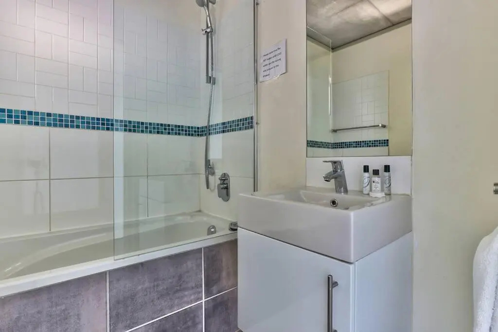 2 Bedroom Secure Pool Strong Wifi