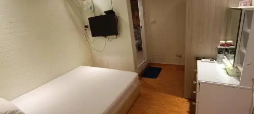 EZ Stay Hotel