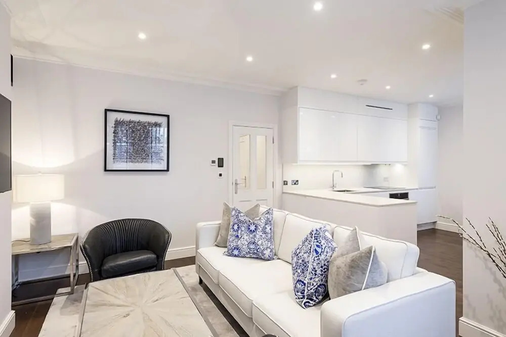 Luxury Three Bedroom - Flat 121 Lower Ground Floor