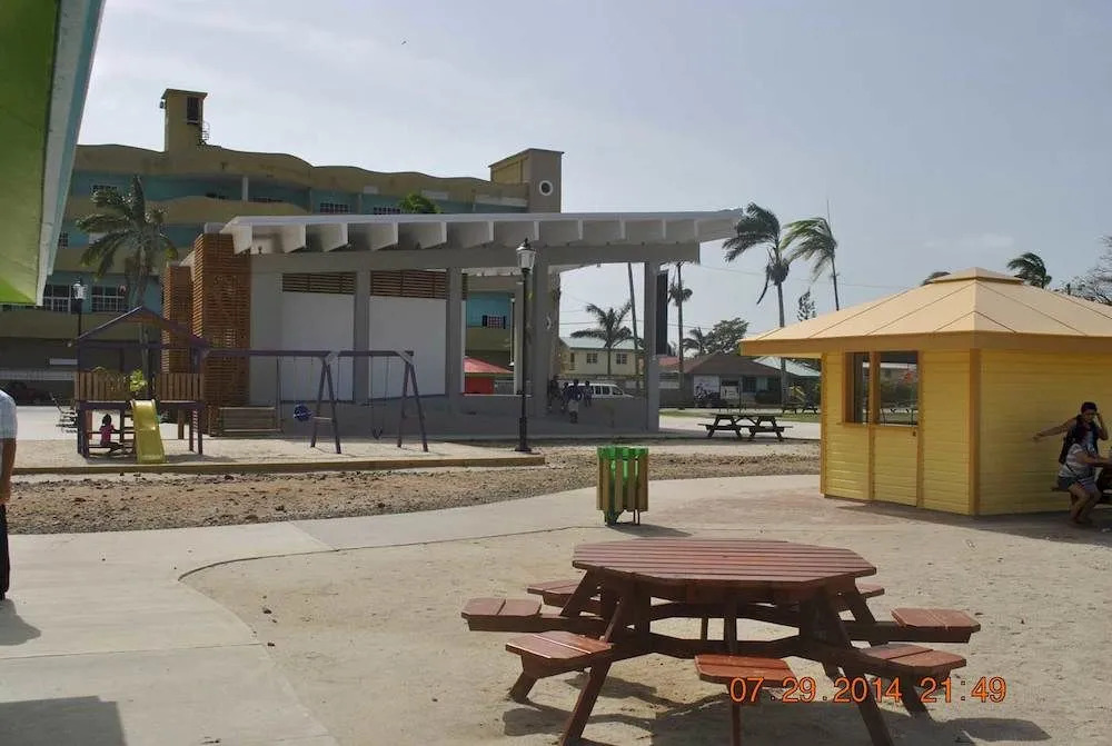 Best Caribbean Belize Pickwick Hotel