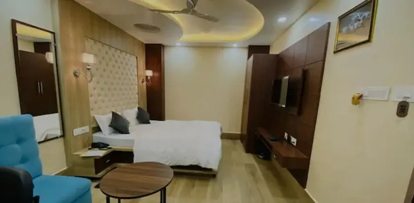 Goroomgo Maharaja Palace Kanpur