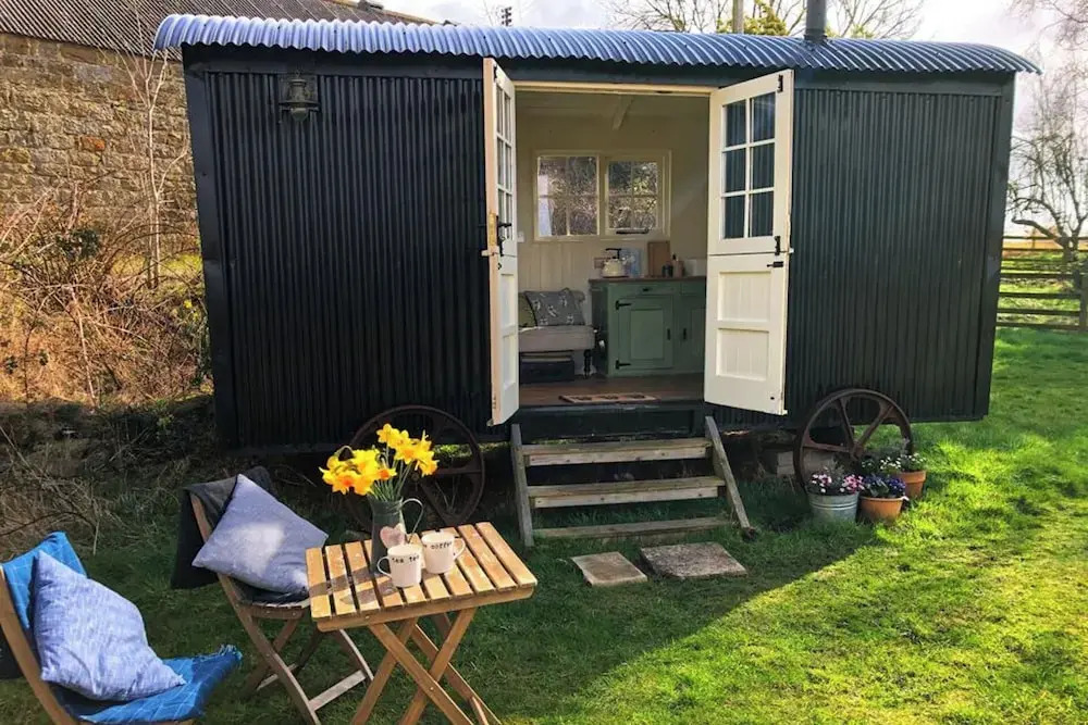 Cosy Romantic Shepherd hut in Open Countryside