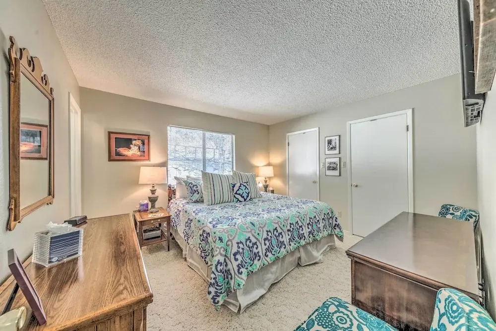 Scenic Hideaway w/ Deck & Grill ~ 6 Mi to Ruidoso!