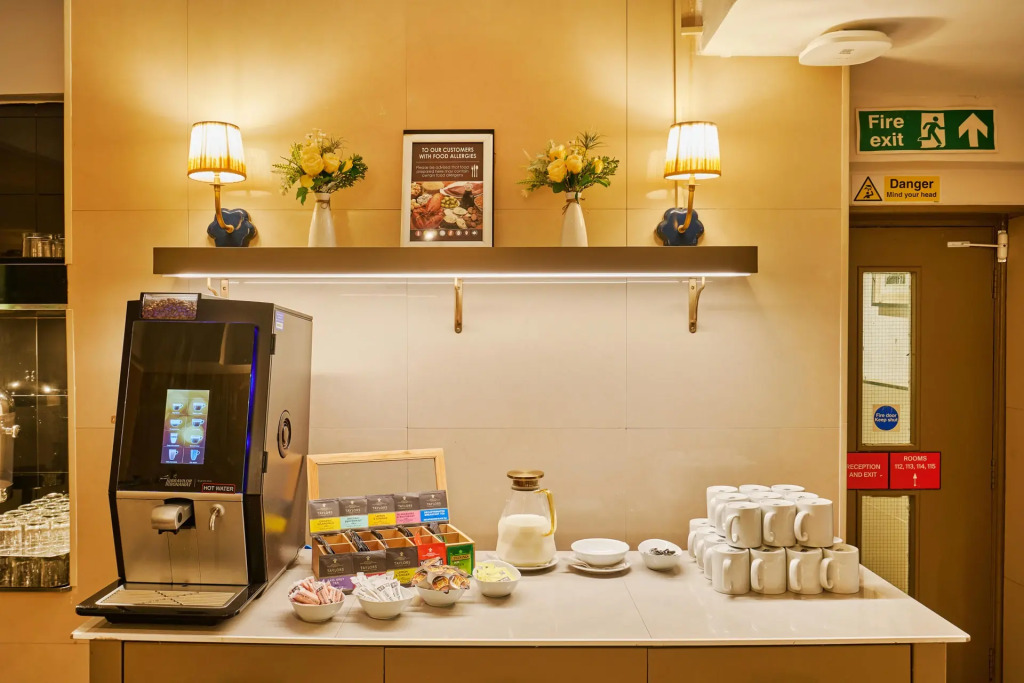Huttons Hotel, Victoria London