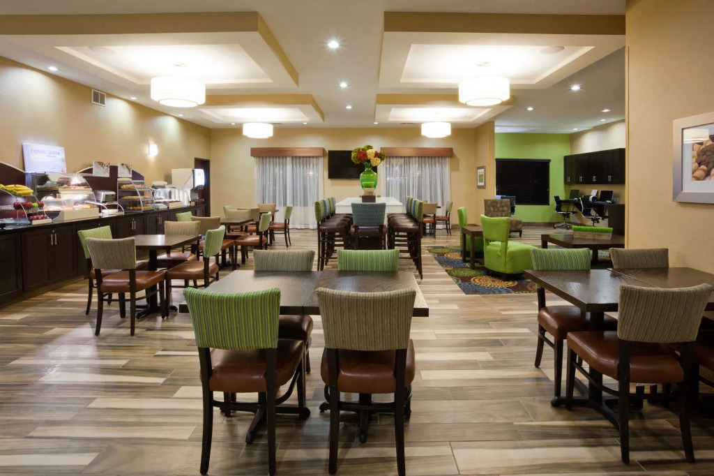 Holiday Inn Express & Suites Davenport by IHG