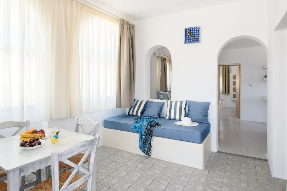 Villa George Santorini