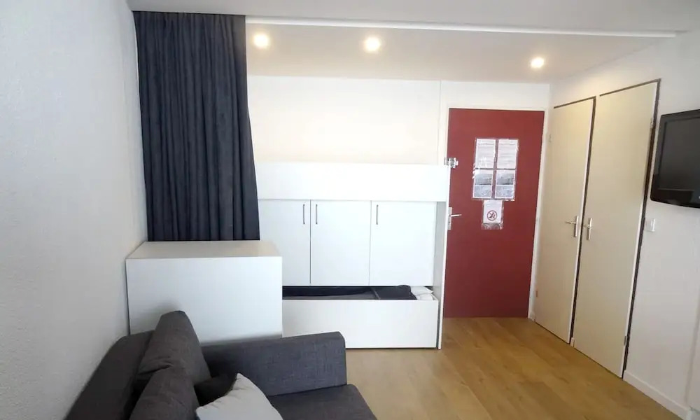 Studio in L'Alpe D'Huez, with Wonderful Mountain View And Furnished Terrace