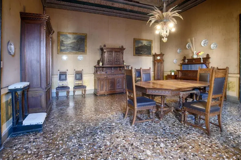 Vintage Venice Apartment